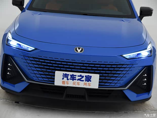 长安汽车 长安UNI-V 2022款 1.5T 智慧领航型