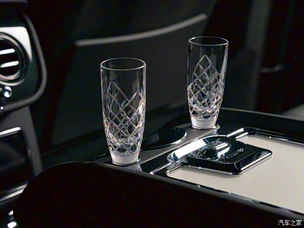 賓利 添越PHEV 2021款 Mulliner 3.0T PHEV