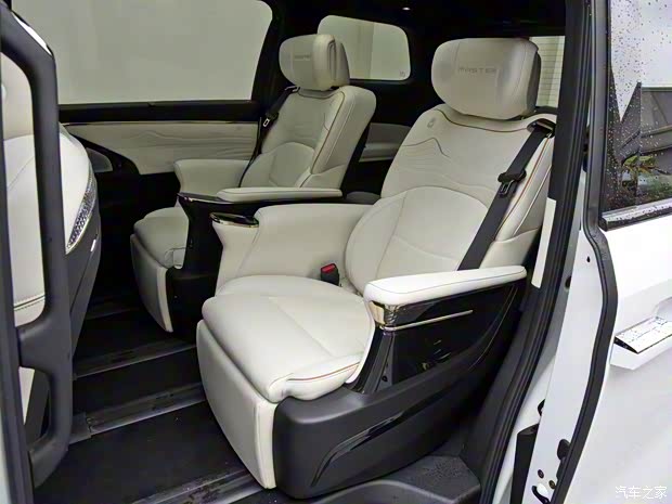 广汽乘用车 传祺M8 2023款 宗师系列 400T 自动旗舰 广汽乘用车 传祺M8 2023款 宗师系列 400T 自动旗舰