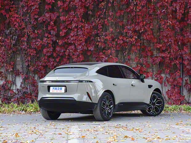 阿维塔科技 阿维塔11 2022款 长续航双电机奢享版 4座 阿维塔科技 阿维塔11 2022款 长续航双电机奢享版 4座