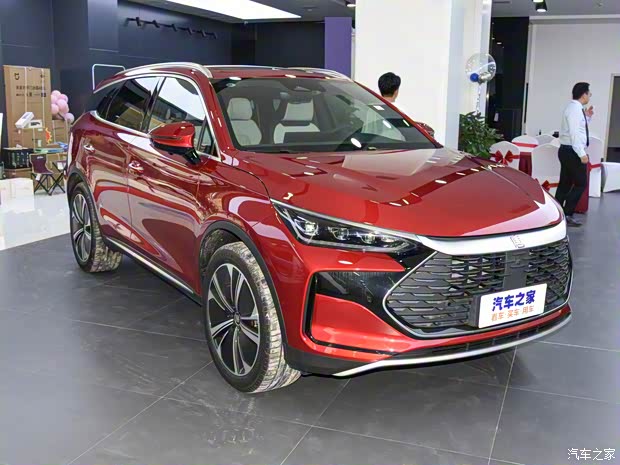 比亚迪 唐新能源 2022款 DM-p 215KM 四驱旗舰型