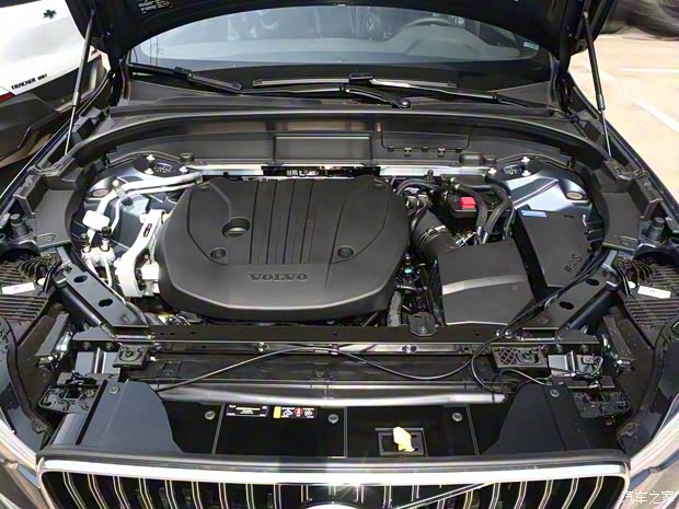 沃尔沃亚太 沃尔沃XC60 2023款 B5 四驱智逸豪华版