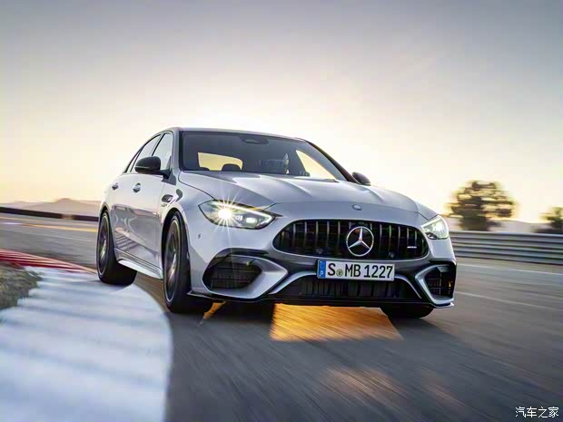 梅賽德斯-AMG 奔馳C級(jí)AMG新能源 2023款 AMG C 63 S 4MATIC