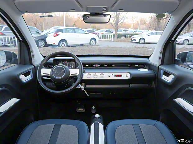 上汽通用五菱 宏光MINIEV 2022款 GAMEBOY 200km 都市追風限量版