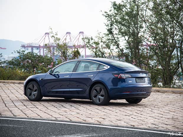 特斯拉中國 Model 3 2019款 標(biāo)準(zhǔn)續(xù)航后驅(qū)升級版