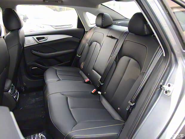 上汽集团 荣威i6 MAX 2020款 300TGI 自动爽酷版