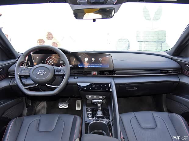 北京现代 伊兰特 2022款 240TGDi DCT GLX黑骑士限量版