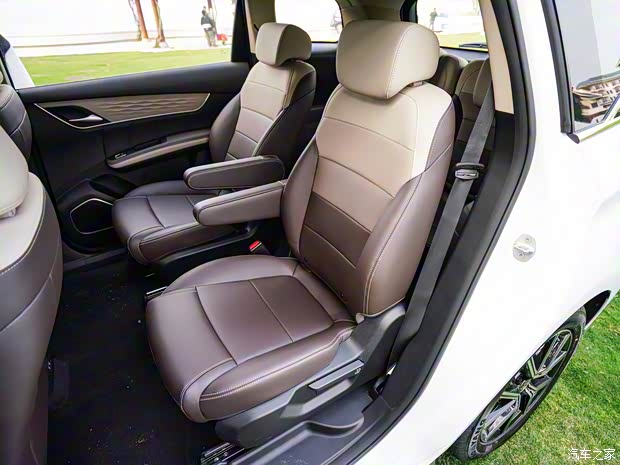 比亚迪 宋MAX新能源 2022款 DM-i 105KM 行政版 比亚迪 宋MAX新能源 2022款 DM-i 105KM 行政版