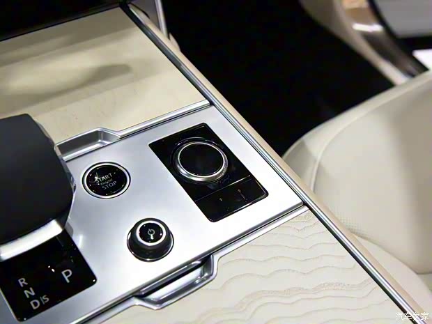 路虎(進(jìn)口) 攬勝新能源 2023款 插電混動 典范加長版