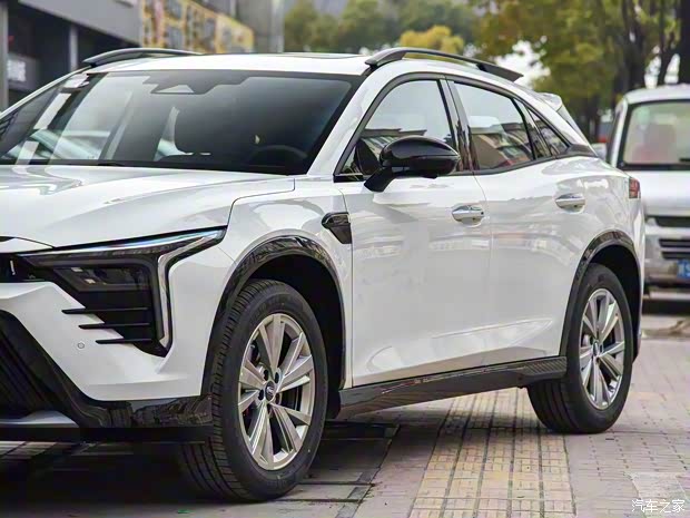 一汽奔腾 奔腾B70S 2022款 30TD 高配版