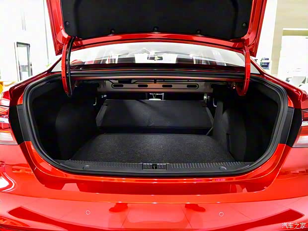 上汽集團(tuán) 榮威i6 2019款 PLUS 1.6L CVT 4G互聯(lián)榮耀旗艦版