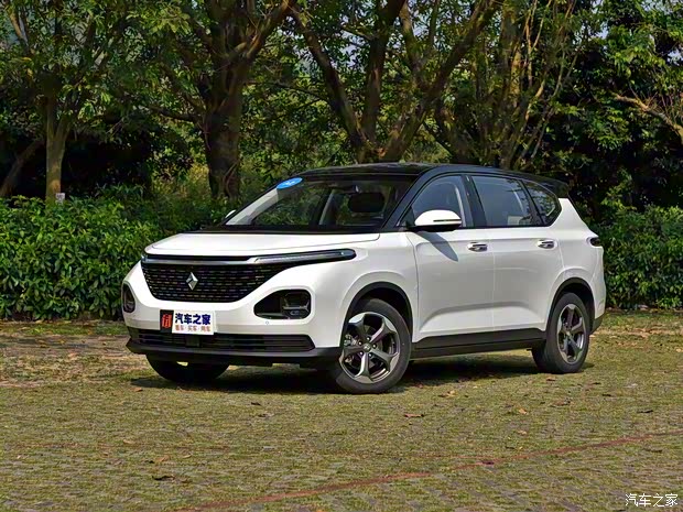 上汽通用五菱 新宝骏RM-5 2019款 1.5T CVT 24小时在线尊贵型 5座