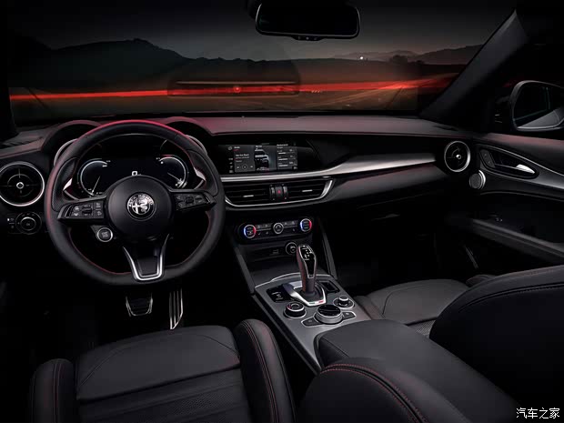 阿尔法·罗密欧 Stelvio斯坦维 2023款 Competizione 阿尔法·罗密欧 Stelvio斯坦维 2023款 Competizione