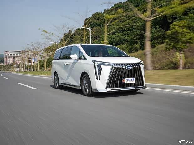 广汽乘用车 传祺M8 2023款 宗师系列 双擎 御尊