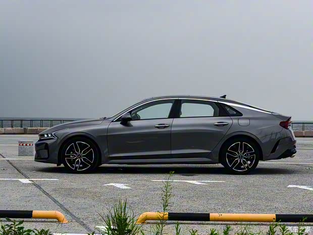 东风悦达起亚 K5凯酷 2020款 380T GT-Line 尊贵版 东风悦达起亚 K5凯酷 2020款 380T GT-Line 尊贵版