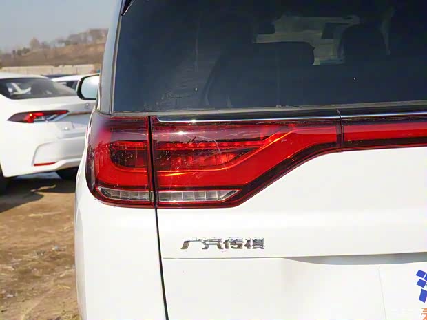 广汽乘用车 传祺M8 2022款 350T 高配版