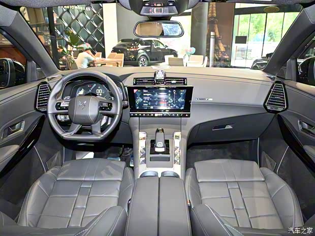 DS汽车 DS 7 2022款 35THP 卢浮典藏版 DS汽车 DS 7 2022款 35THP 卢浮典藏版