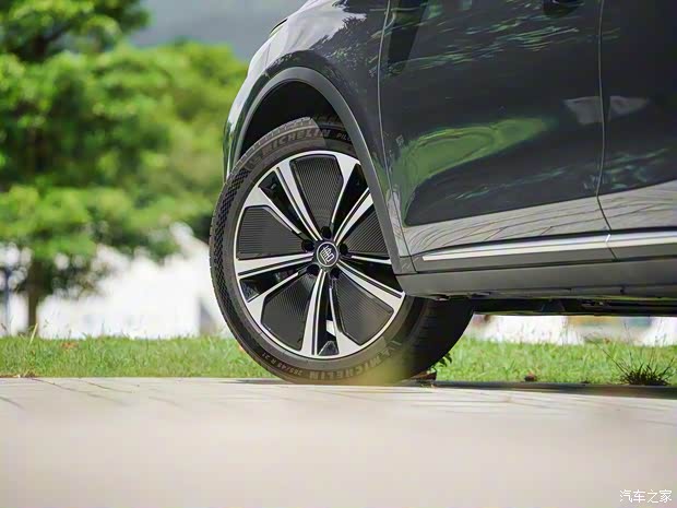 比亚迪 唐新能源 2022款 DM-p 215KM 四驱旗舰型 比亚迪 唐新能源 2022款 DM-p 215KM 四驱旗舰型