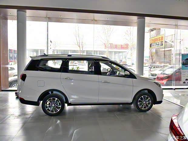 上汽通用五菱 宝骏730 2019款 1.5T CVT旗舰版