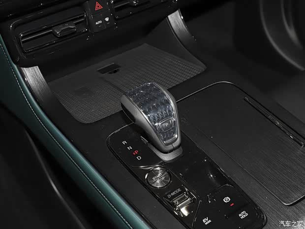 廣汽乘用車 傳祺GS8 2022款 雙擎系列 2.0TM 兩驅(qū)尊貴版 （六座）