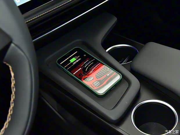 长安深蓝 长安深蓝SL03 2022款 712km 高配纯电版