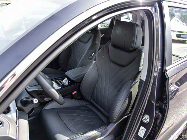 奇瑞汽車 瑞虎8 PLUS鯤鵬e+ 2022款 PHEV 1.5T風(fēng)范e+