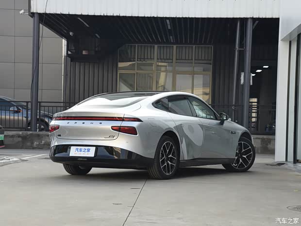 小鹏汽车 小鹏P7 2023款 P7i 610 Max 性能版 小鹏汽车 小鹏P7 2023款 P7i 610 Max 性能版