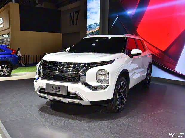 广汽三菱 欧蓝德 2022款 1.5T CVT四驱高配版 7座 广汽三菱 欧蓝德 2022款 1.5T CVT四驱高配版 7座