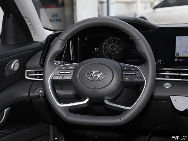 北京现代 伊兰特 2021款 1.5L LUX尊贵版