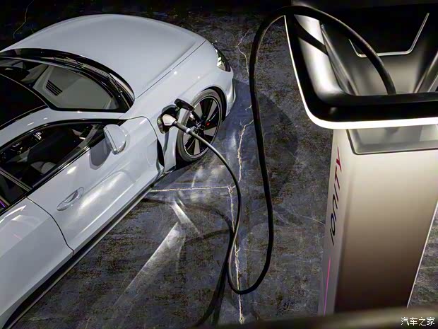 奥迪(进口) 奥迪e-tron GT 2021款 基本型 奥迪(进口) 奥迪e-tron GT 2021款 基本型