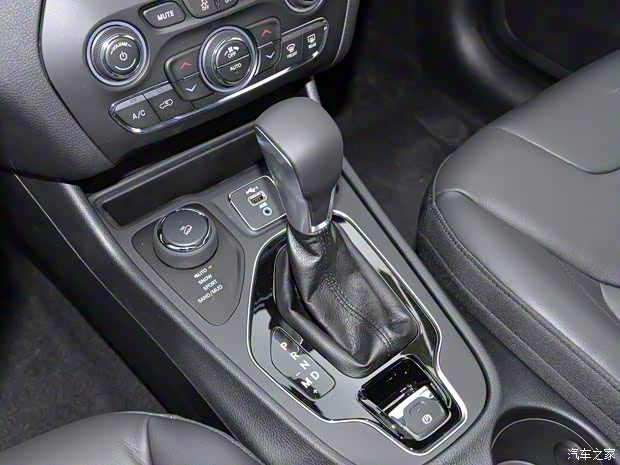 广汽菲克Jeep 自由光 2020款 2.0T 四驱夜鹰版