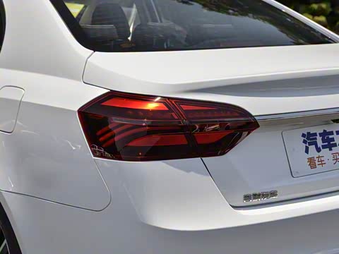 2019款 领军版 1.5L 手动向上互联型 国VI 2019款 领军版 1.5L 手动向上互联型 国VI