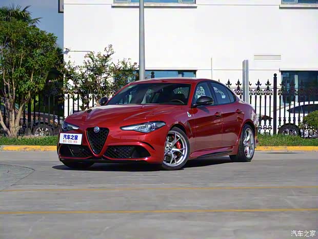 阿尔法·罗密欧 Giulia 2019款 2.9T 510HP 四叶草版 阿尔法·罗密欧 Giulia 2019款 2.9T 510HP 四叶草版