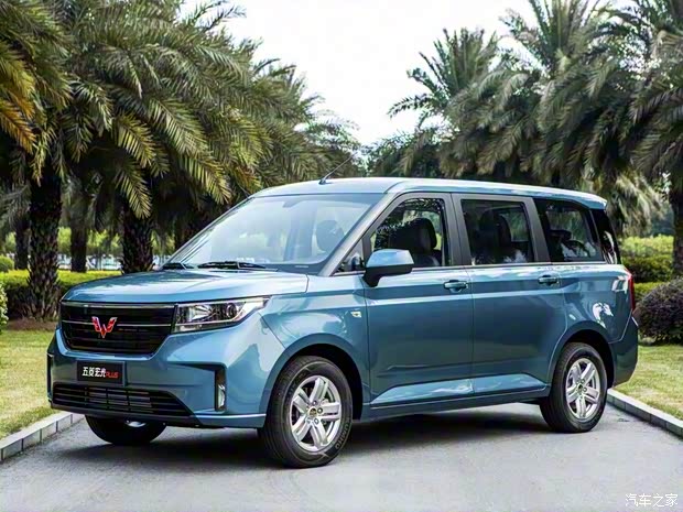 上汽通用五菱 五菱宏光 2019款 PLUS 基本型 上汽通用五菱 五菱宏光 2019款 PLUS 基本型