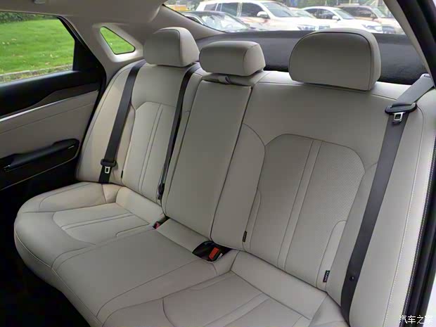 东风悦达起亚 K5凯酷 2020款 1.5T DCT高配版