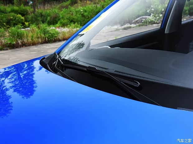 上汽集團(tuán) 名爵ZS 2018款 1.5L 手動(dòng)65寸巨幕天窗版