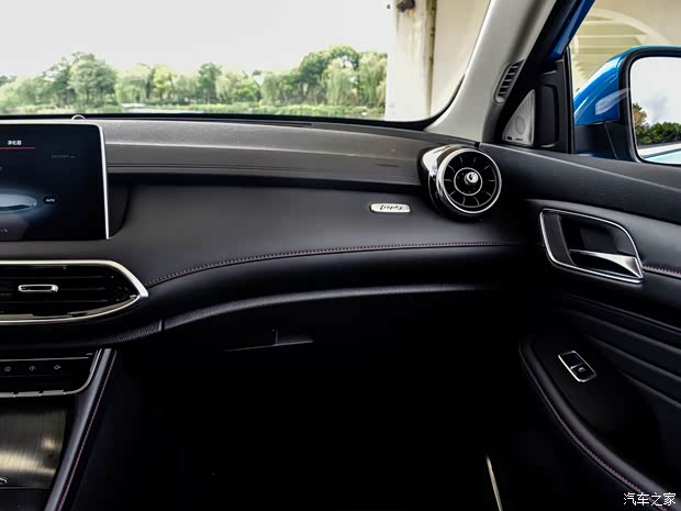 上汽集团 名爵HS 2018款 30T 自动四驱Trophy荷尔蒙超燃版