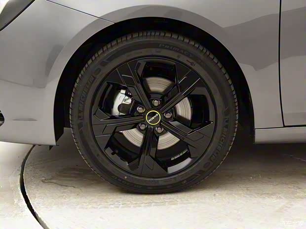 上汽集团 荣威i6 MAX 2020款 300TGI 自动基本型