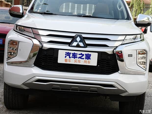 三菱(进口) 帕杰罗·劲畅(进口) 2020款 3.0L 豪华型 三菱(进口) 帕杰罗·劲畅(进口) 2020款 3.0L 豪华型