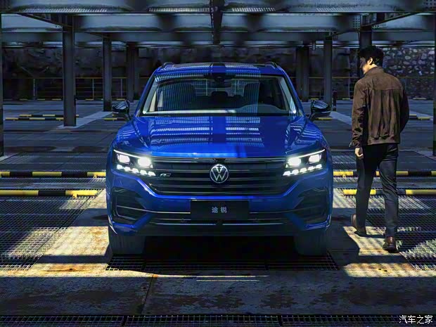 大众(进口) 途锐 2021款 3.0TSI 锐享版 曜黑运动套装  大众(进口) 途锐 2021款 3.0TSI 锐享版 曜黑运动套装