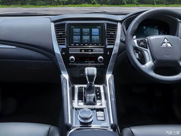 三菱(进口) 帕杰罗·劲畅(进口) 2020款 基本型 三菱(进口) 帕杰罗·劲畅(进口) 2020款 基本型