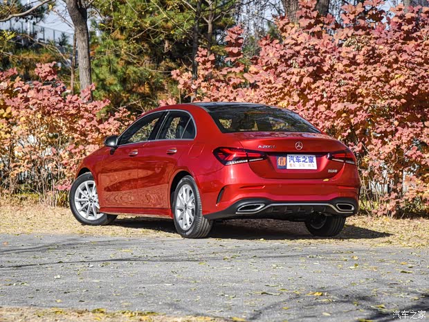北京奔驰 奔驰A级 2019款 A 200 L 运动轿车 北京奔驰 奔驰A级 2019款 A 200 L 运动轿车