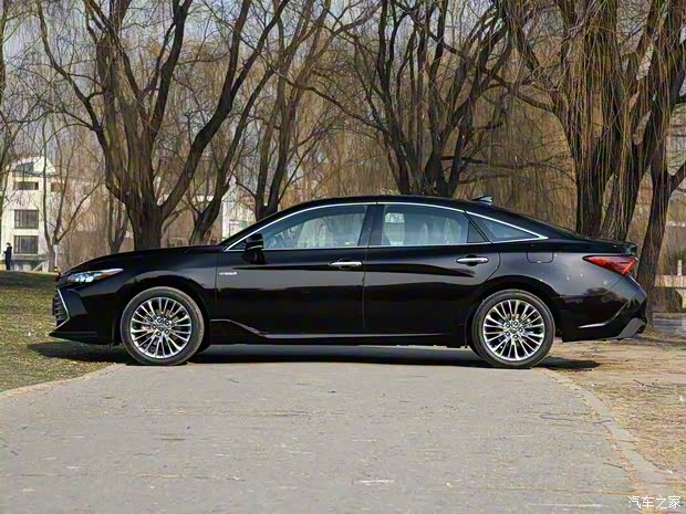 一汽丰田 亚洲龙 2019款 双擎 2.5L 高配版