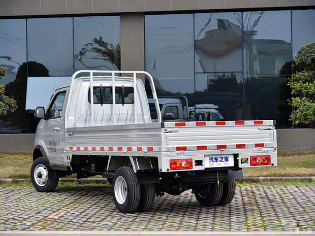 華晨鑫源 鑫源T30S 2019款 1.5L標(biāo)準(zhǔn)型后雙輪SWCG14