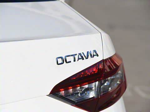 2019款 1.5L 自动豪华版 2019款 1.5L 自动豪华版