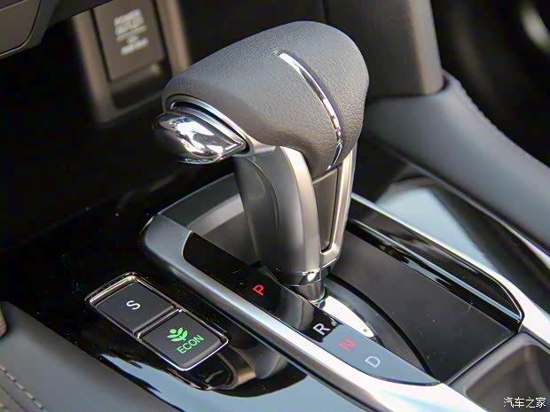 东风本田 本田UR-V 2017款 240TURBO 两驱经典版 国VI