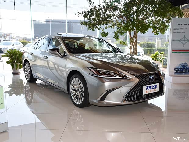 雷克萨斯 雷克萨斯ES 2020款 300h 行政版 雷克萨斯 雷克萨斯ES 2020款 300h 行政版