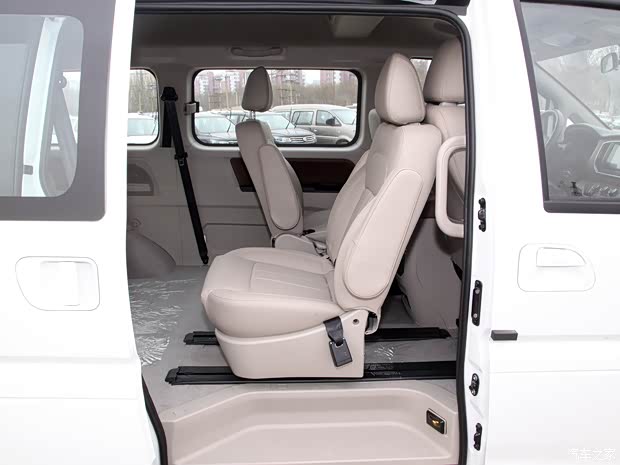 东风风行 菱智 2020款 M5 1.6L 7座基本型