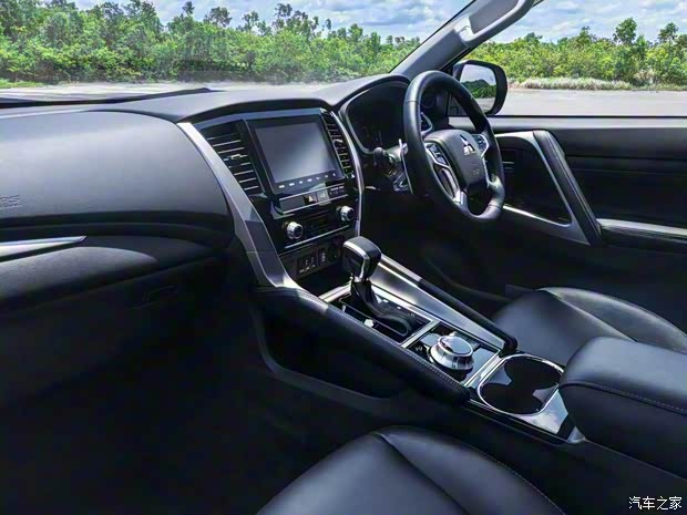 三菱(进口) 帕杰罗·劲畅(进口) 2020款 基本型 三菱(进口) 帕杰罗·劲畅(进口) 2020款 基本型