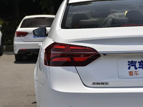 2019款 领军版 1.5L 手动向上互联型 国VI 2019款 领军版 1.5L 手动向上互联型 国VI